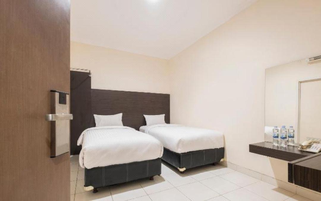 New Legend Hotel Μακασάρ Εξωτερικό φωτογραφία